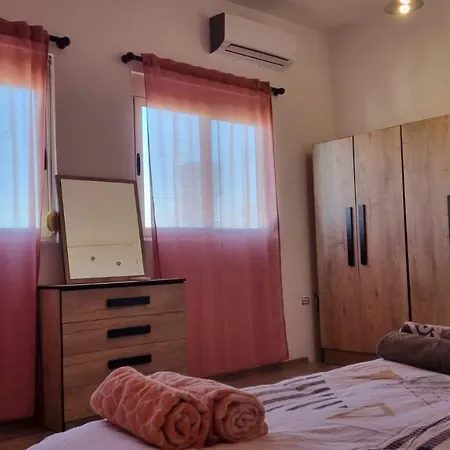 شقة Sky Apartament. Bllok District *