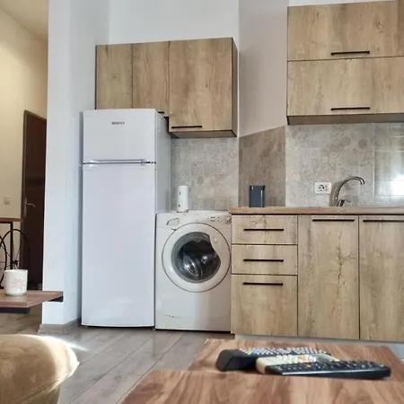 Sky Apartament. Bllok District تيرانا