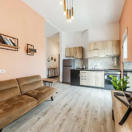 Sky Apartament. Bllok District *